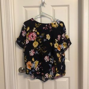 NWT floral blouse with ruffle sleeves